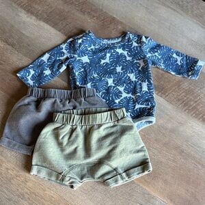 Cotton On Baby 0-3m bundle Blue Leaf Print Onesie with Shorts Set